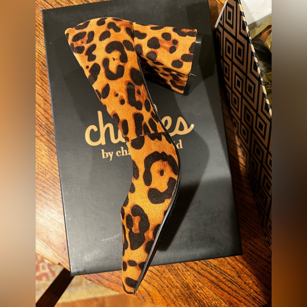 Charles by Charles David Arya Microsuede Leopard Pumps, size 6 1/2